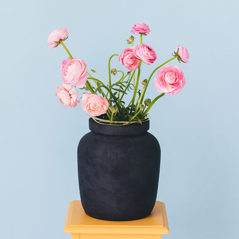 Bouquet arranged with the brass Ophiuchus / Flower Constellation XL - flower tools for effortless arrangements with fewer flowers - design by House of Thol / Photograph by Masha Bakker